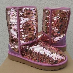 UGG CLASSIC SHORT SEQIUN BOOTS